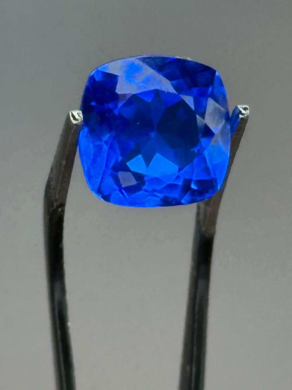 VIBRANT Neon Blue Cobalt Spinel